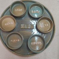 צלחת פסח עם 6 קעריות בצבע טורקיז- חום