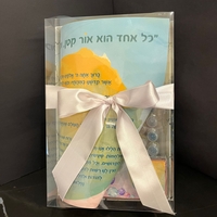 מארז חגיגי לחנוכה- פלייסמנט, כוסיות שמן צבעוניות וגפרורים