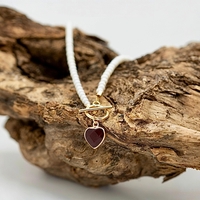 שרשרת אהובה- מפנינים תליון לב מאבן גרנאט אדומה
