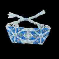 צמיד חרוזי ונציה בשיטת אריגה בנול- גווני תכלת- לבן- כסף