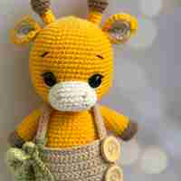 בובת ג׳ירף סרוגה בעבודת יד