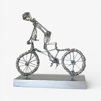 רוכב אופני שטח- פסל מחוטי ברזל בעבודת יד