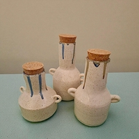 שלישית בקבוקים עם פקקי שעם בעבודת יד