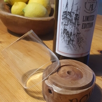 פמוט בעבודת יד מעץ אורן וזכוכית שקופה ממוחזרת