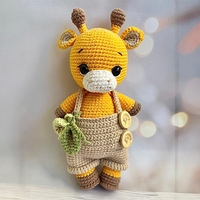 בובת ג׳ירף סרוגה בעבודת יד