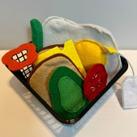 ארוחת בוקר ישראלית עשויה מבדי לבד