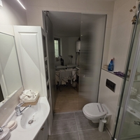 דלתות כניסה ומחיצות הפרדה מזכוכית