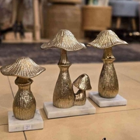 פטריית ברזל מוזהבת קטנה