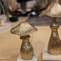 פטריית ברזל מוזהבת קטנה