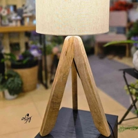 מנורת שולחן רגלי עץ