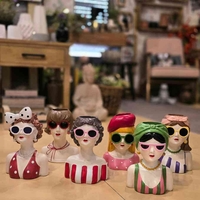 אגרטל גברת מגונדרת