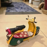 קטנוע צבעוני