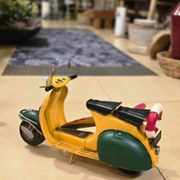 קטנוע צבעוני