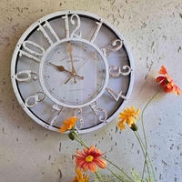 שעון ספרות לבן וינטג'