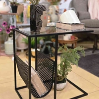 שולחן צד, נשכן משולב