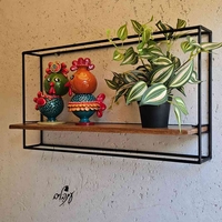 מדף עץ במסגרת כפולה
