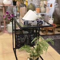 שולחן צד, נשכן משולב