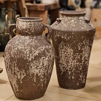 כד חרס בסגנון וינטג'