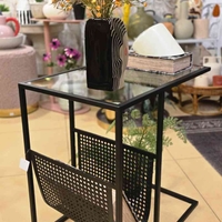 שולחן צד, נשכן משולב