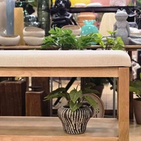 ספסל עץ מרופד