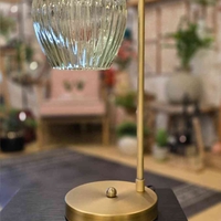 מנורת שירי זכוכית אגס ירקרק