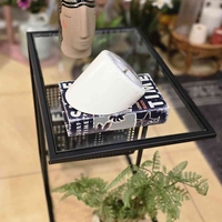 שולחן צד, נשכן משולב