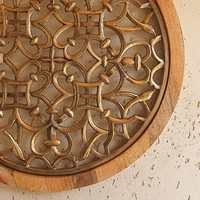משרביה מאלומיניום מוזהב ועץ