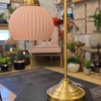 מנורת גולי זכוכית ורדית