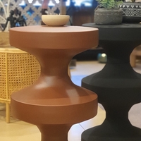 שולחן צד שחור או חמרה