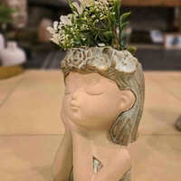 בית עציץ דמויות