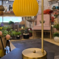 מנורת שירי זכוכית כדור פסים צהוב