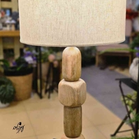 מנורת שולחן קוביות עץ