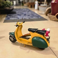 קטנוע צבעוני