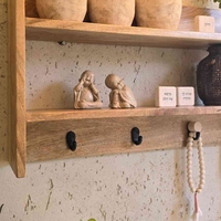 מדף קומותיים עם ווים