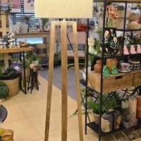 מנורת רגל עץ שי