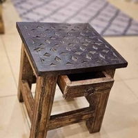 שרפרף קטן עם מגירה