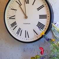 שעון קיר מסגרת ברזל שחור עבה