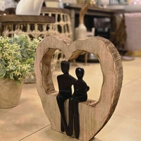 פסל זוג בלב