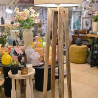 מנורת רגל עץ שי