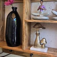 מדף מחולק מעץ