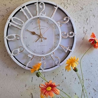 שעון ספרות לבן וינטג'