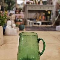 קנקן מים ירוק עיטורים