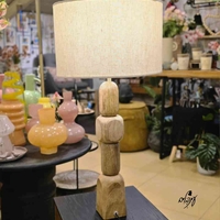 מנורת שולחן קוביות עץ