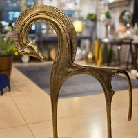 סוס ברזל מוזהב ענק