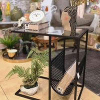 שולחן צד, נשכן משולב