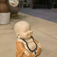 פסל בודהה בשלושה דגמים