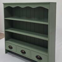 ארונית תליה ירקרקה