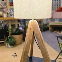 מנורת שולחן רגלי עץ