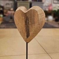 לב דקורטיבי מעץ ממוחזר