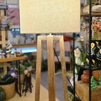 מנורת רגל עץ שי
